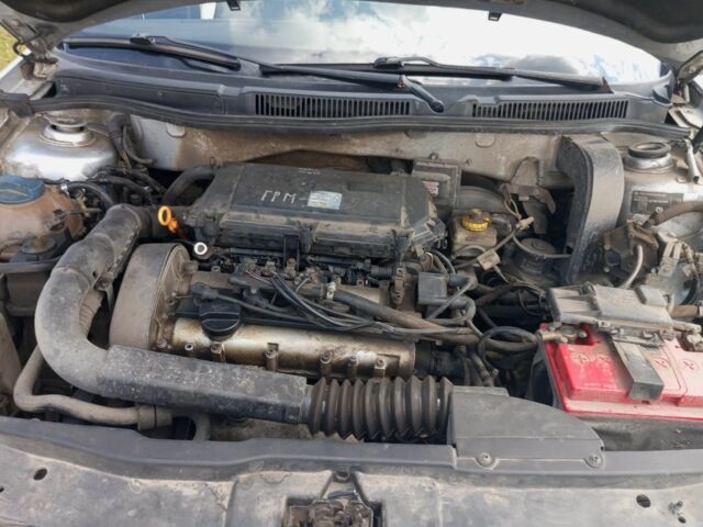 Сірий Фольксваген Гольф, об'ємом двигуна 1.6 л та пробігом 300 тис. км за 4000 $, фото 5 на Automoto.ua