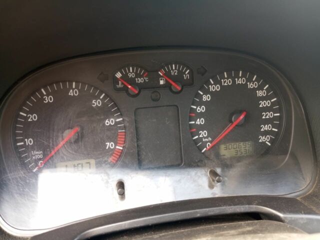 Серый Фольксваген Гольф, объемом двигателя 1.6 л и пробегом 300 тыс. км за 3850 $, фото 4 на Automoto.ua