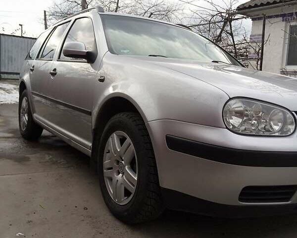 Серый Фольксваген Гольф, объемом двигателя 1.6 л и пробегом 251 тыс. км за 3899 $, фото 1 на Automoto.ua