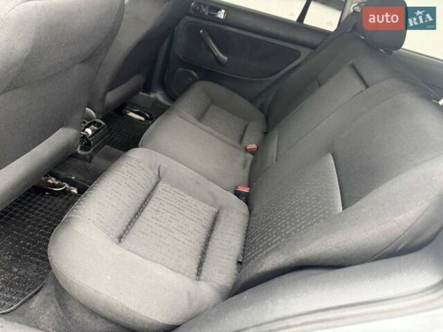 Серый Фольксваген Гольф, объемом двигателя 1.6 л и пробегом 280 тыс. км за 3000 $, фото 12 на Automoto.ua