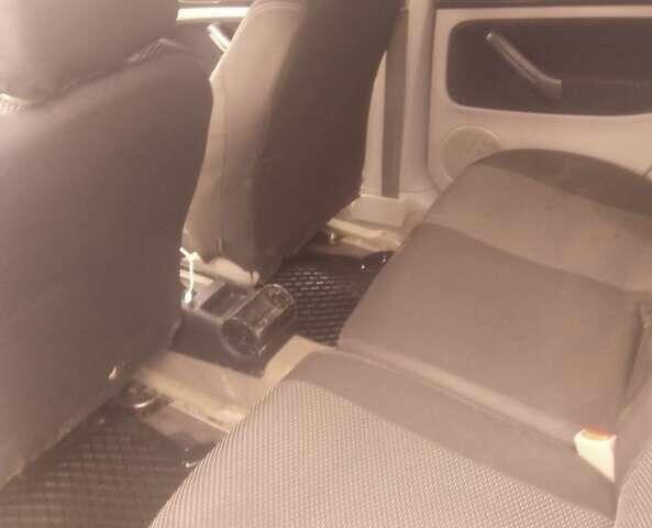 Серый Фольксваген Гольф, объемом двигателя 1.9 л и пробегом 320 тыс. км за 3700 $, фото 4 на Automoto.ua