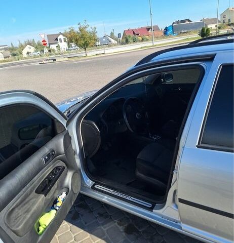 Сірий Фольксваген Гольф, об'ємом двигуна 2 л та пробігом 300 тис. км за 3000 $, фото 9 на Automoto.ua