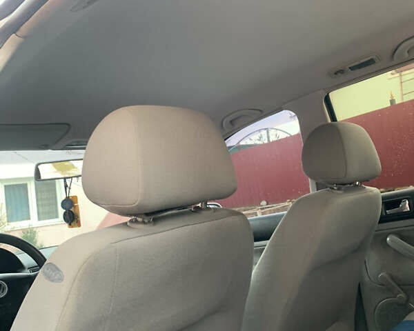 Сірий Фольксваген Гольф, об'ємом двигуна 1.6 л та пробігом 300 тис. км за 3300 $, фото 16 на Automoto.ua