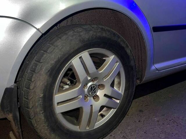 Серый Фольксваген Гольф, объемом двигателя 1.6 л и пробегом 258 тыс. км за 3700 $, фото 8 на Automoto.ua