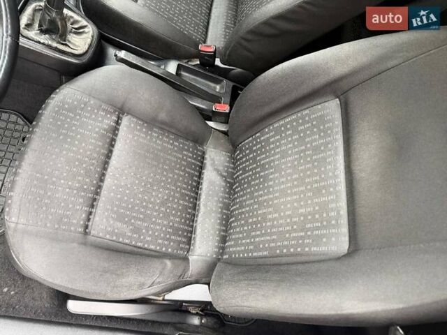 Сірий Фольксваген Гольф, об'ємом двигуна 1.6 л та пробігом 279 тис. км за 3000 $, фото 6 на Automoto.ua
