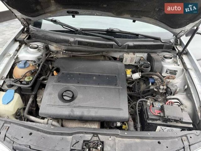 Серый Фольксваген Гольф, объемом двигателя 1.6 л и пробегом 279 тыс. км за 3000 $, фото 14 на Automoto.ua