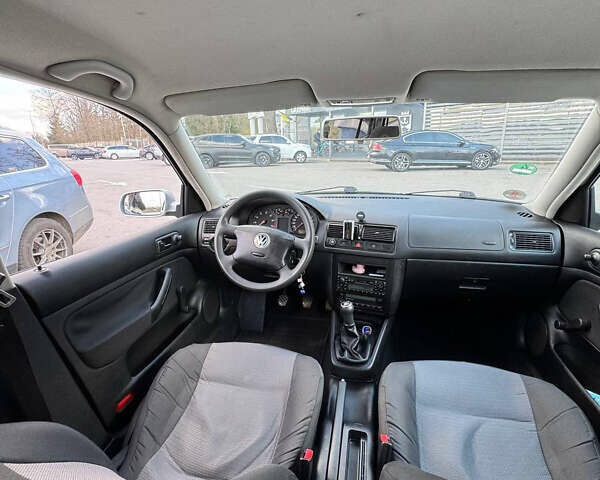 Серый Фольксваген Гольф, объемом двигателя 1.6 л и пробегом 265 тыс. км за 5300 $, фото 1 на Automoto.ua