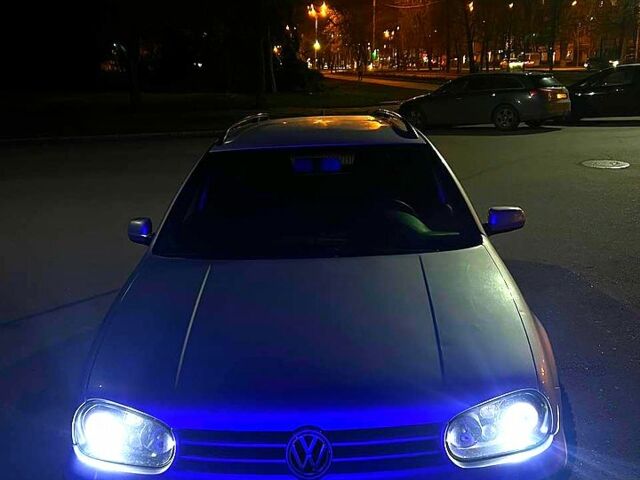 Серый Фольксваген Гольф, объемом двигателя 1.6 л и пробегом 258 тыс. км за 3700 $, фото 1 на Automoto.ua