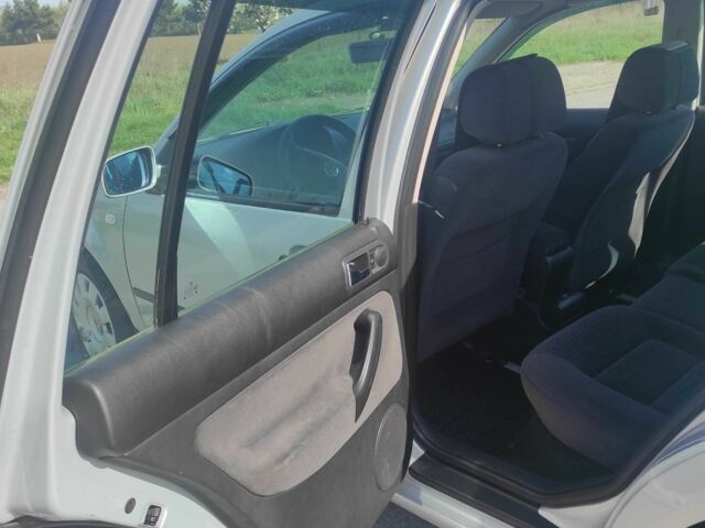 Серый Фольксваген Гольф, объемом двигателя 1.6 л и пробегом 172 тыс. км за 4304 $, фото 15 на Automoto.ua