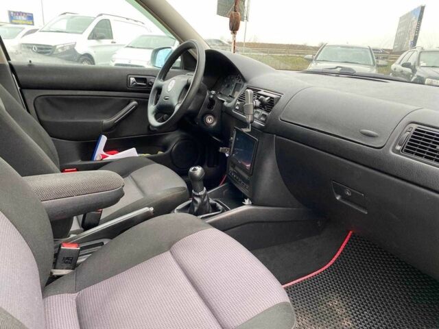 Серый Фольксваген Гольф, объемом двигателя 1.6 л и пробегом 267 тыс. км за 3890 $, фото 16 на Automoto.ua