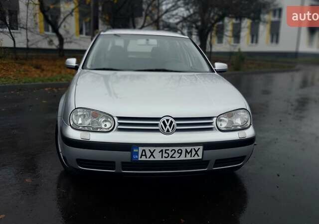 Серый Фольксваген Гольф, объемом двигателя 1.6 л и пробегом 196 тыс. км за 4850 $, фото 2 на Automoto.ua