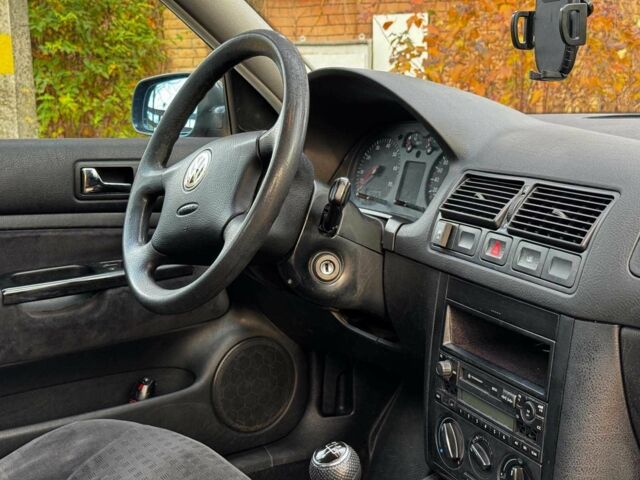 Сірий Фольксваген Гольф, об'ємом двигуна 1.6 л та пробігом 254 тис. км за 4590 $, фото 22 на Automoto.ua