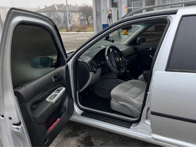 Серый Фольксваген Гольф, объемом двигателя 1.9 л и пробегом 333 тыс. км за 3900 $, фото 4 на Automoto.ua