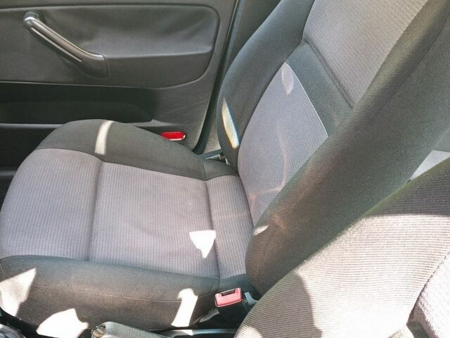 Серый Фольксваген Гольф, объемом двигателя 1.6 л и пробегом 290 тыс. км за 4500 $, фото 5 на Automoto.ua