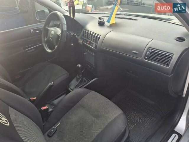 Серый Фольксваген Гольф, объемом двигателя 1.6 л и пробегом 295 тыс. км за 4000 $, фото 9 на Automoto.ua