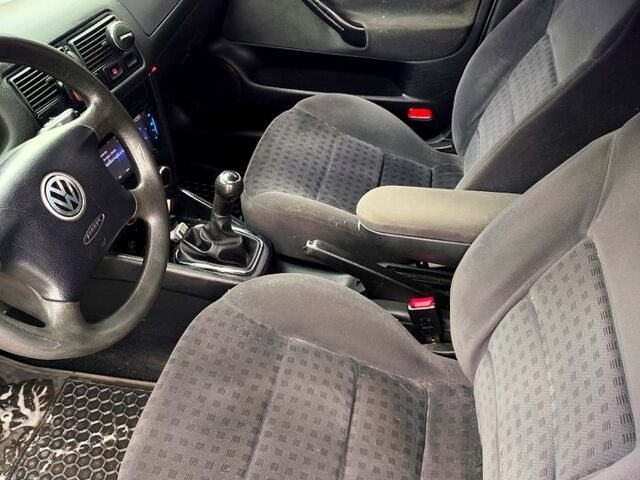 Серый Фольксваген Гольф, объемом двигателя 1.6 л и пробегом 251 тыс. км за 4500 $, фото 5 на Automoto.ua