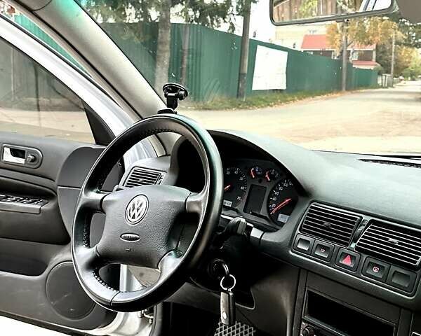 Серый Фольксваген Гольф, объемом двигателя 1.6 л и пробегом 300 тыс. км за 4550 $, фото 11 на Automoto.ua