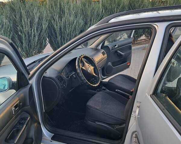 Серый Фольксваген Гольф, объемом двигателя 1.39 л и пробегом 330 тыс. км за 3600 $, фото 6 на Automoto.ua