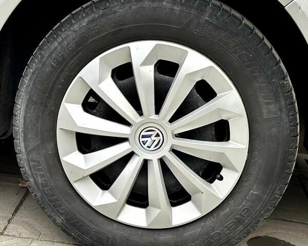 Серый Фольксваген Гольф, объемом двигателя 1.6 л и пробегом 300 тыс. км за 4550 $, фото 5 на Automoto.ua