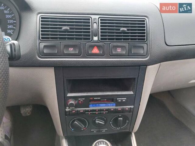 Сірий Фольксваген Гольф, об'ємом двигуна 1.6 л та пробігом 220 тис. км за 3950 $, фото 58 на Automoto.ua