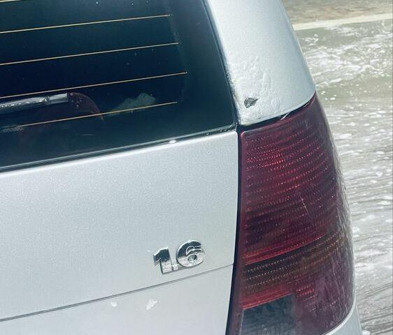 Серый Фольксваген Гольф, объемом двигателя 1.6 л и пробегом 377 тыс. км за 3800 $, фото 4 на Automoto.ua