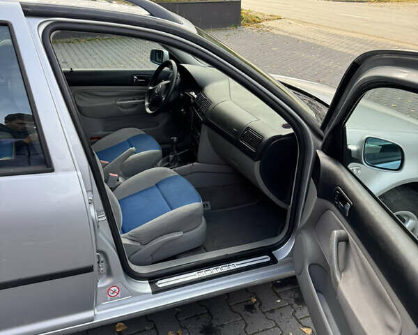 Серый Фольксваген Гольф, объемом двигателя 1.6 л и пробегом 219 тыс. км за 4000 $, фото 11 на Automoto.ua