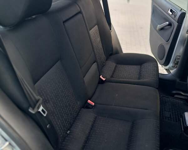 Серый Фольксваген Гольф, объемом двигателя 1.39 л и пробегом 330 тыс. км за 3600 $, фото 8 на Automoto.ua