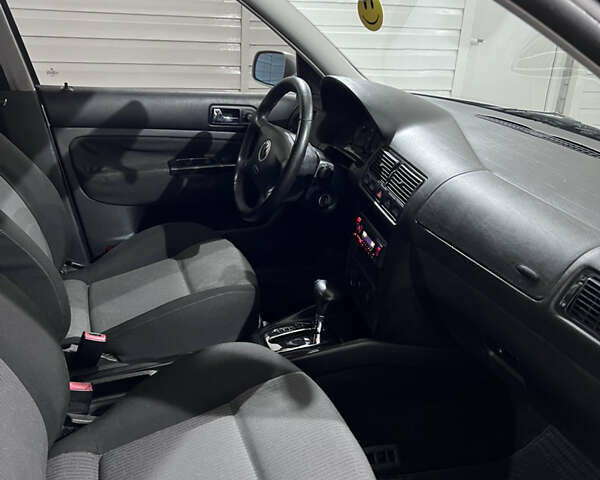 Серый Фольксваген Гольф, объемом двигателя 1.6 л и пробегом 180 тыс. км за 4100 $, фото 4 на Automoto.ua