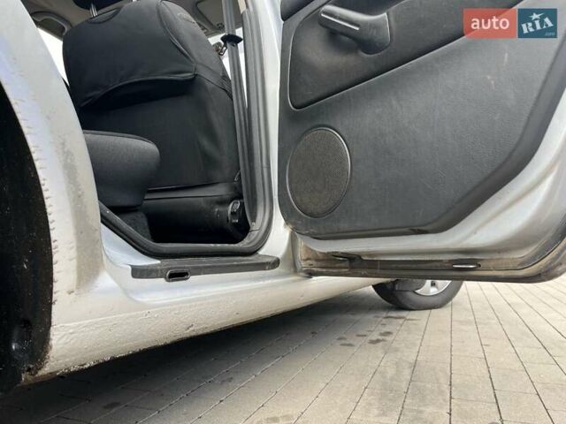 Серый Фольксваген Гольф, объемом двигателя 1.9 л и пробегом 383 тыс. км за 4400 $, фото 2 на Automoto.ua