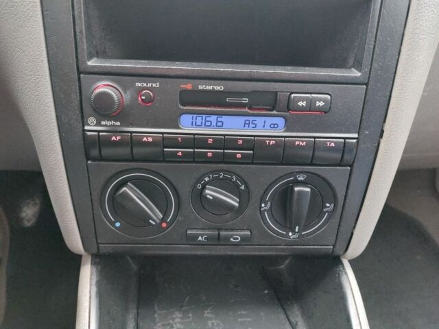 Сірий Фольксваген Гольф, об'ємом двигуна 1.6 л та пробігом 220 тис. км за 3950 $, фото 21 на Automoto.ua