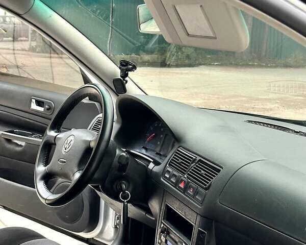 Серый Фольксваген Гольф, объемом двигателя 1.6 л и пробегом 300 тыс. км за 4550 $, фото 13 на Automoto.ua