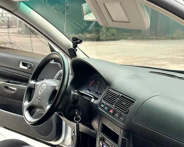 Серый Фольксваген Гольф, объемом двигателя 1.6 л и пробегом 300 тыс. км за 4550 $, фото 18 на Automoto.ua