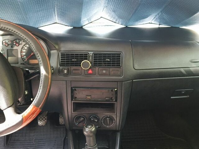 Серый Фольксваген Гольф, объемом двигателя 1.6 л и пробегом 290 тыс. км за 4500 $, фото 7 на Automoto.ua