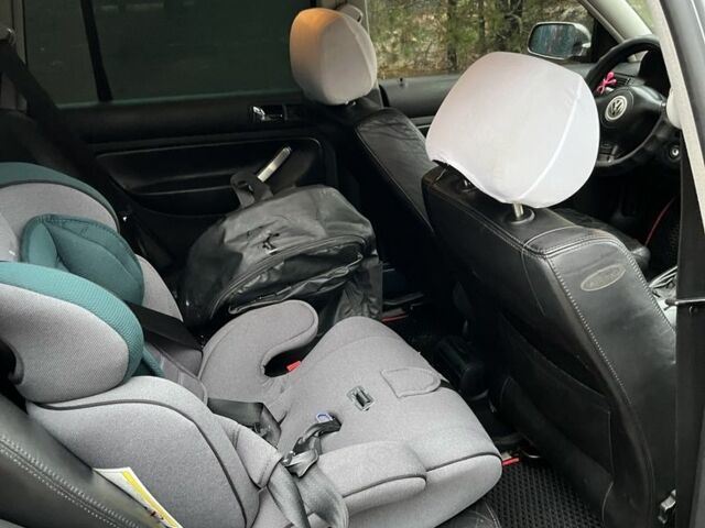 Серый Фольксваген Гольф, объемом двигателя 1.6 л и пробегом 333 тыс. км за 5000 $, фото 1 на Automoto.ua