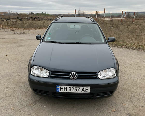 Серый Фольксваген Гольф, объемом двигателя 1.6 л и пробегом 255 тыс. км за 3699 $, фото 1 на Automoto.ua