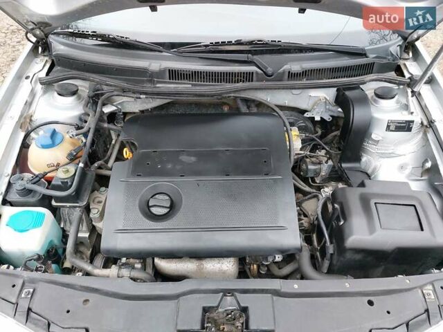 Сірий Фольксваген Гольф, об'ємом двигуна 1.6 л та пробігом 220 тис. км за 3950 $, фото 32 на Automoto.ua