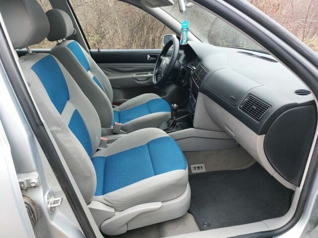 Сірий Фольксваген Гольф, об'ємом двигуна 1.6 л та пробігом 220 тис. км за 3950 $, фото 13 на Automoto.ua