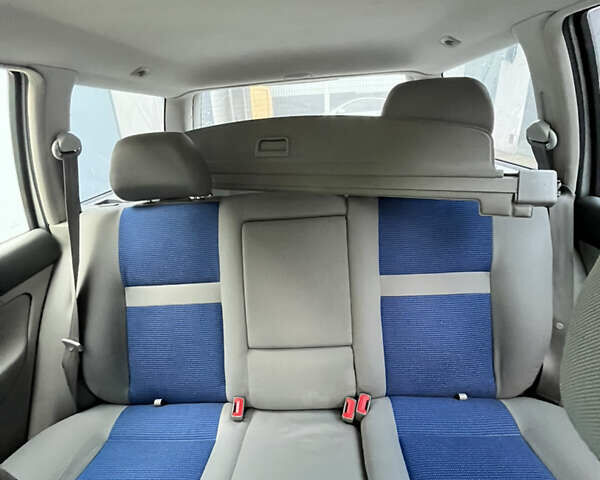 Серый Фольксваген Гольф, объемом двигателя 1.6 л и пробегом 226 тыс. км за 3800 $, фото 6 на Automoto.ua