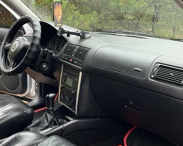 Серый Фольксваген Гольф, объемом двигателя 1.6 л и пробегом 333 тыс. км за 5000 $, фото 16 на Automoto.ua