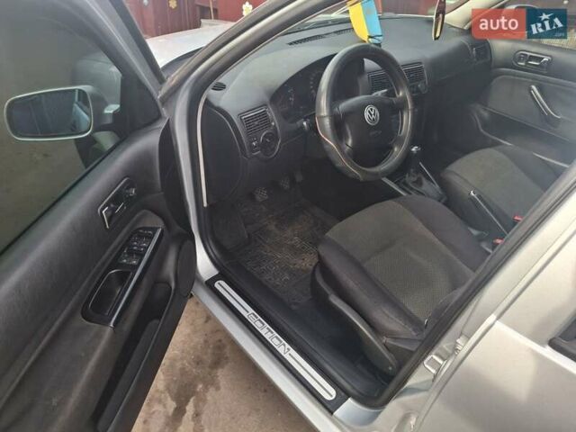 Серый Фольксваген Гольф, объемом двигателя 1.6 л и пробегом 295 тыс. км за 4000 $, фото 10 на Automoto.ua