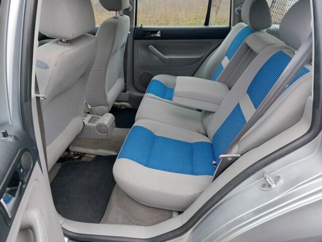 Сірий Фольксваген Гольф, об'ємом двигуна 1.6 л та пробігом 220 тис. км за 3950 $, фото 18 на Automoto.ua