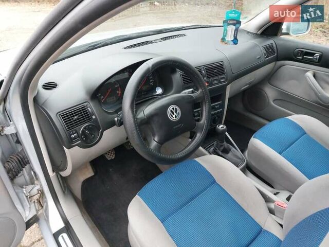Сірий Фольксваген Гольф, об'ємом двигуна 1.6 л та пробігом 220 тис. км за 3950 $, фото 48 на Automoto.ua