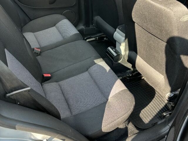 Серый Фольксваген Гольф, объемом двигателя 1.4 л и пробегом 220 тыс. км за 3900 $, фото 7 на Automoto.ua