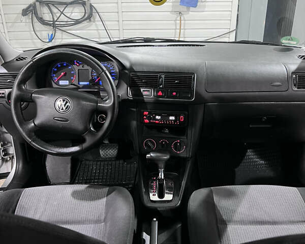 Серый Фольксваген Гольф, объемом двигателя 1.6 л и пробегом 180 тыс. км за 4100 $, фото 7 на Automoto.ua