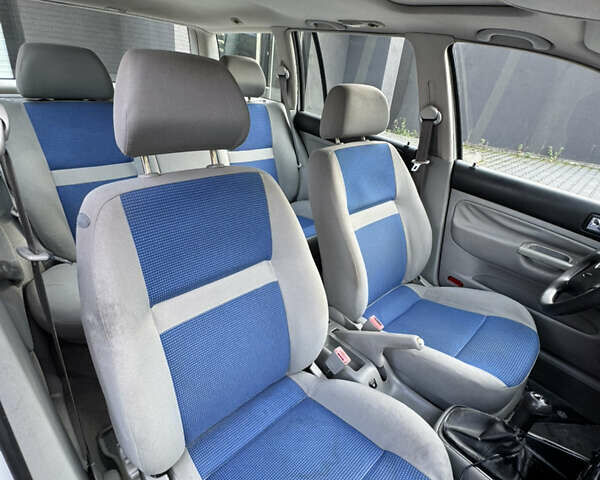 Серый Фольксваген Гольф, объемом двигателя 1.6 л и пробегом 219 тыс. км за 4000 $, фото 13 на Automoto.ua