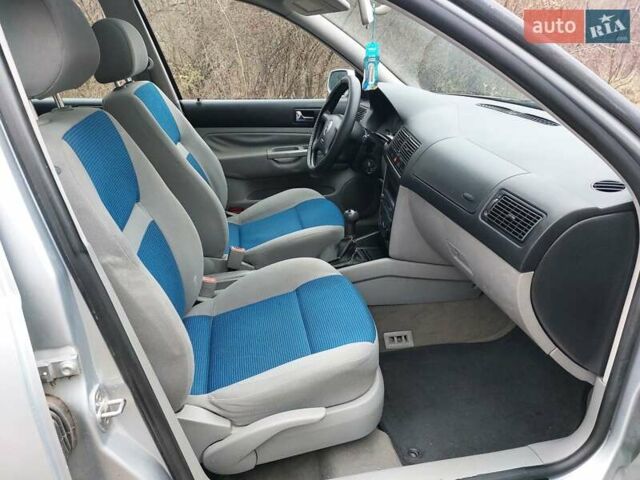 Сірий Фольксваген Гольф, об'ємом двигуна 1.6 л та пробігом 220 тис. км за 3950 $, фото 35 на Automoto.ua
