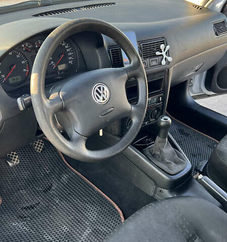 Серый Фольксваген Гольф, объемом двигателя 1.6 л и пробегом 195 тыс. км за 4300 $, фото 12 на Automoto.ua