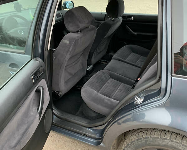 Серый Фольксваген Гольф, объемом двигателя 1.6 л и пробегом 255 тыс. км за 3699 $, фото 6 на Automoto.ua