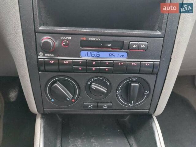 Сірий Фольксваген Гольф, об'ємом двигуна 1.6 л та пробігом 220 тис. км за 3950 $, фото 57 на Automoto.ua