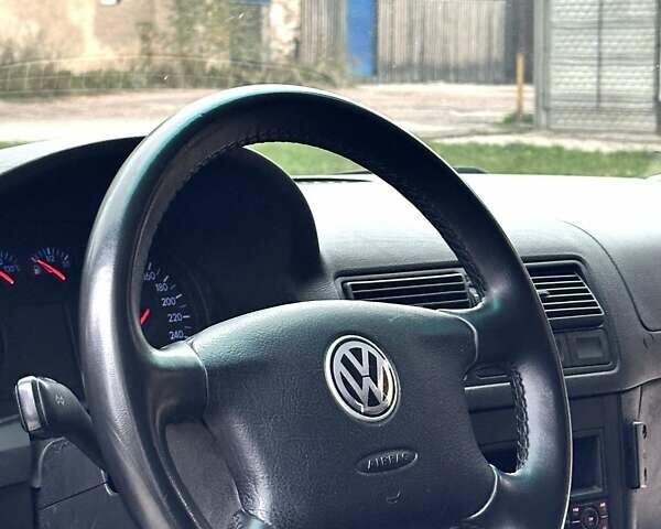 Серый Фольксваген Гольф, объемом двигателя 1.6 л и пробегом 300 тыс. км за 4550 $, фото 2 на Automoto.ua